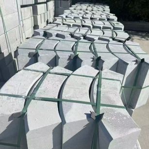 上海 芝麻灰弧形路沿石