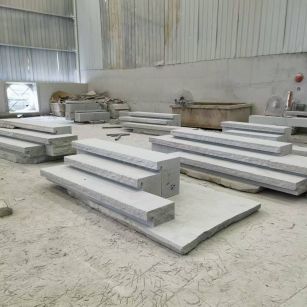 上海 整石台阶（大面火烧+侧面自然面），出货前厂内拼装