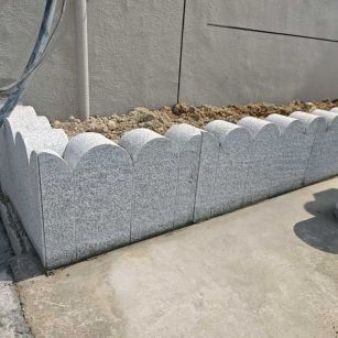 上海 芝麻白花岗岩花边石铺装效果图