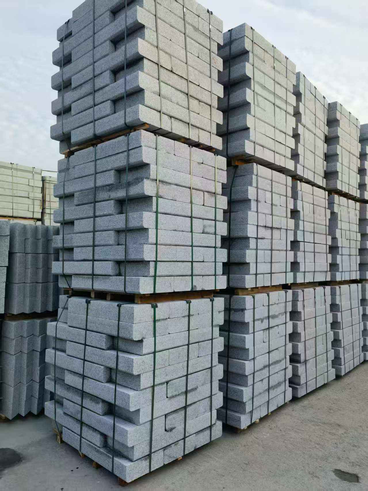 上海 路沿石（路侧石），颜色一致，尺寸标准