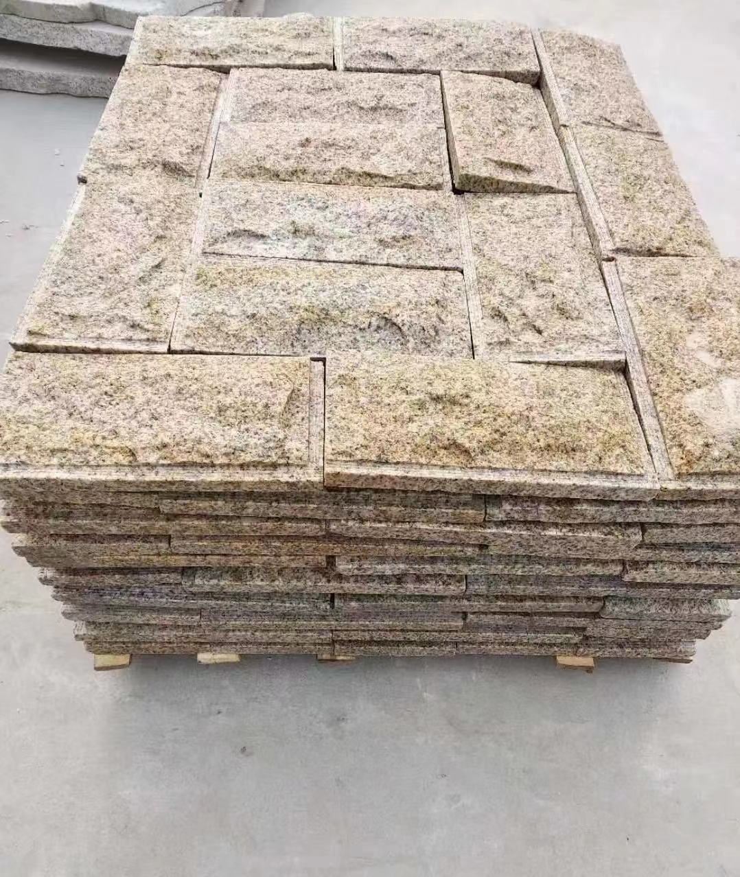 上海黄锈石蘑菇石